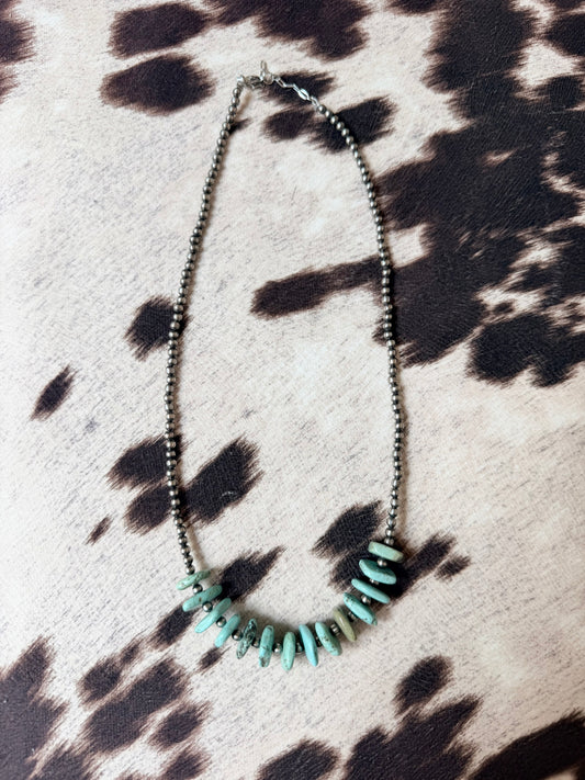 Graduated turquoise necklace